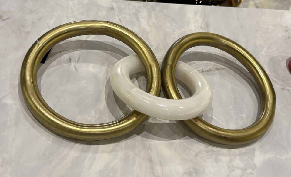 İç içe geçme halkalar (üçlü) 47x21cm Beyaz / Gold
