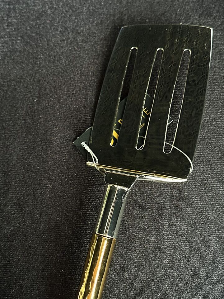 HMRS SÜZGEÇLİ SPATULA